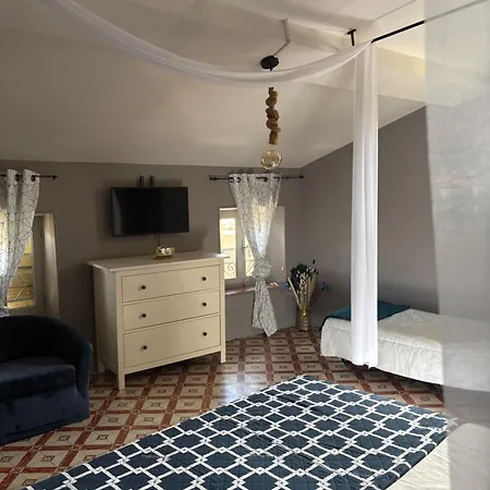 ゲストハウス D'hote O Mazette Visite De L'aude 3*